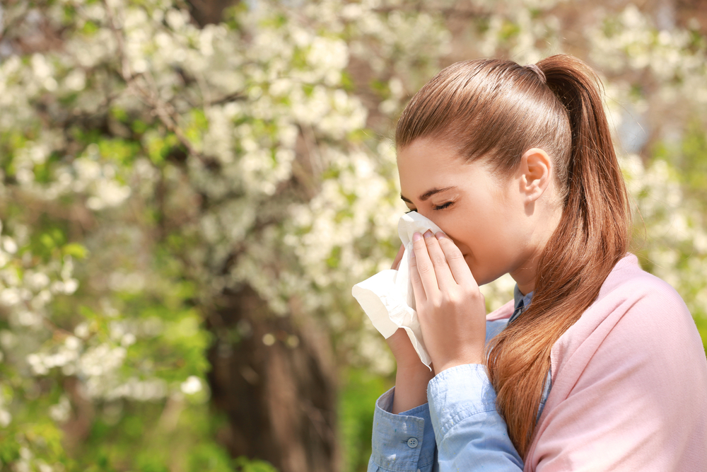 Аллергия на весну чешутся глаза нос thumbnail