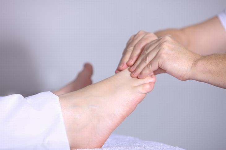 Болит стопа ноги под пальцами лечение thumbnail
