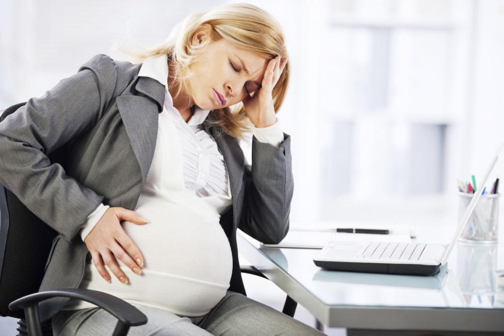 почему болит поясница при беременности на 15 неделе thumbnail