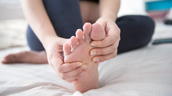 Болят подушечки под пальцами ног лечение thumbnail