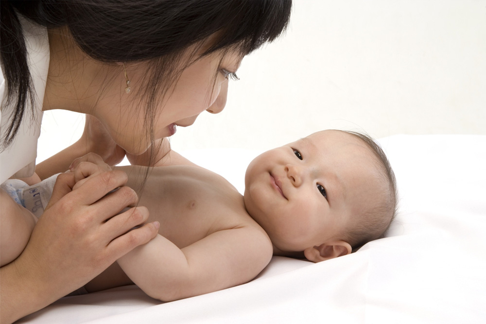 как делать массаж глаз новорожденному
